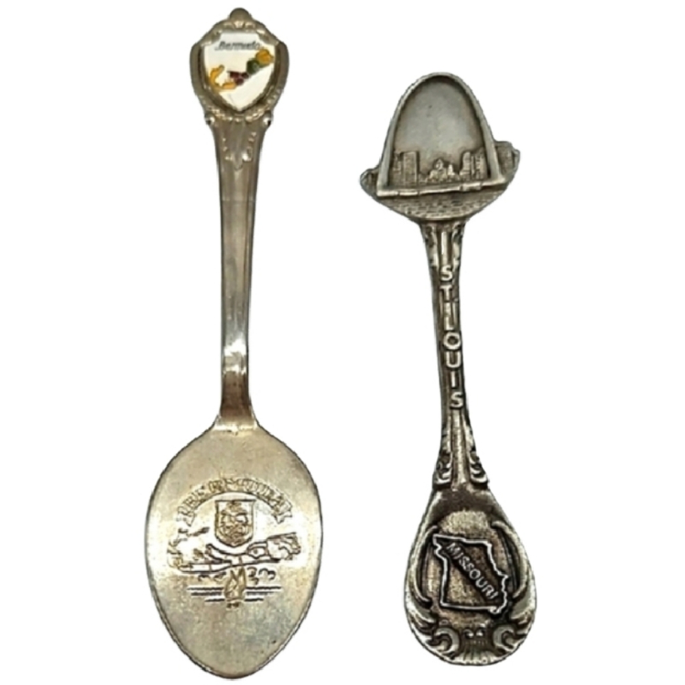 2 vintage souvenir collectible spoons
